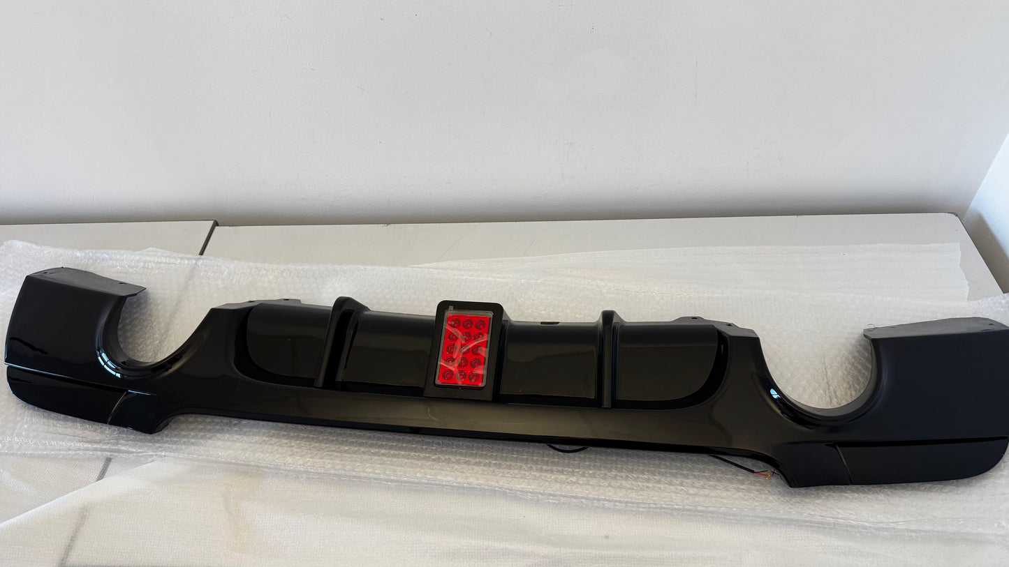 Difusor trasero BMW E90 E92 E93 con luz LED estilo M Performance