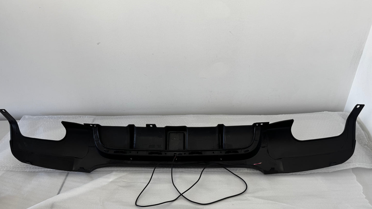 Difusor trasero BMW E90 E92 E93 con luz LED estilo M Performance