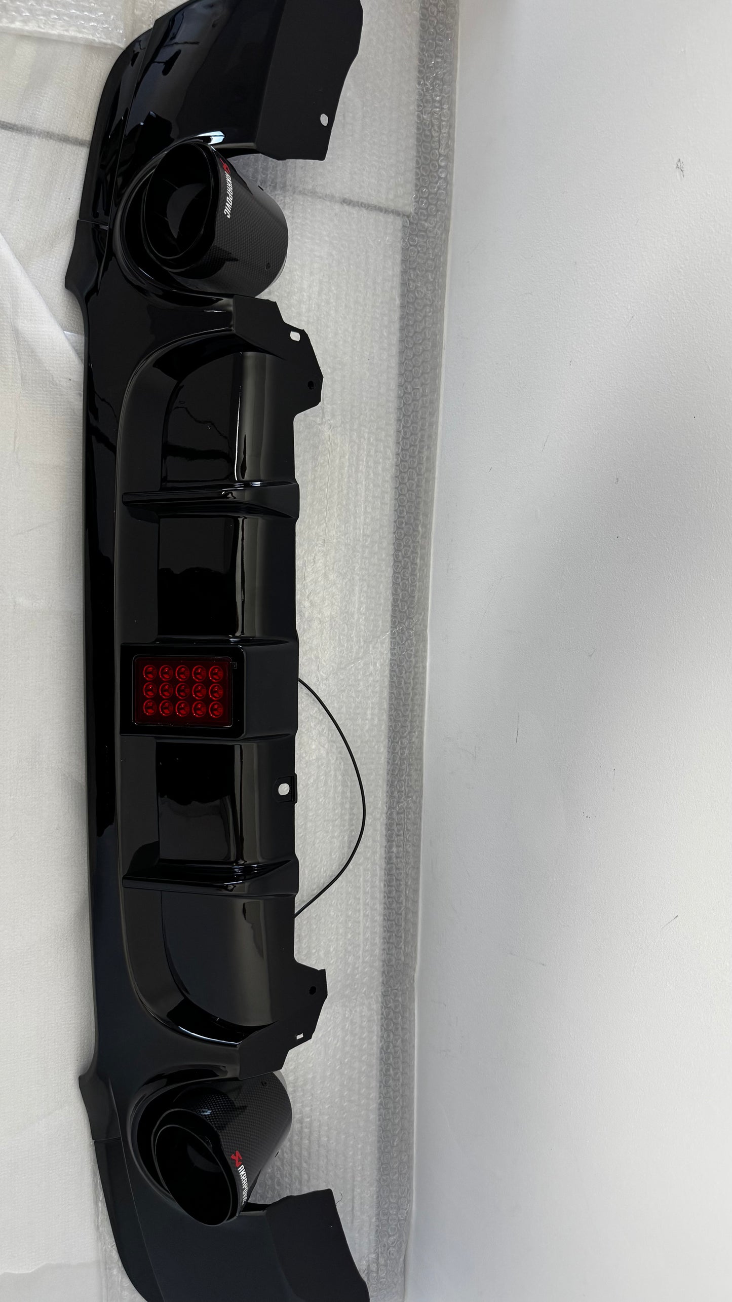 Difusor trasero BMW E90 E92 E93 con luz LED estilo M Performance