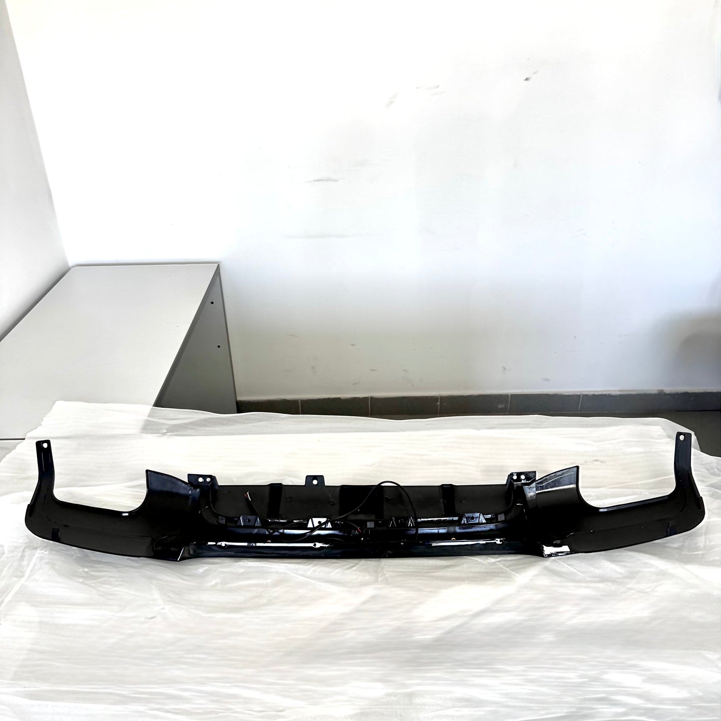 Difusor trasero BMW E90 E92 E93 con luz LED estilo M Performance