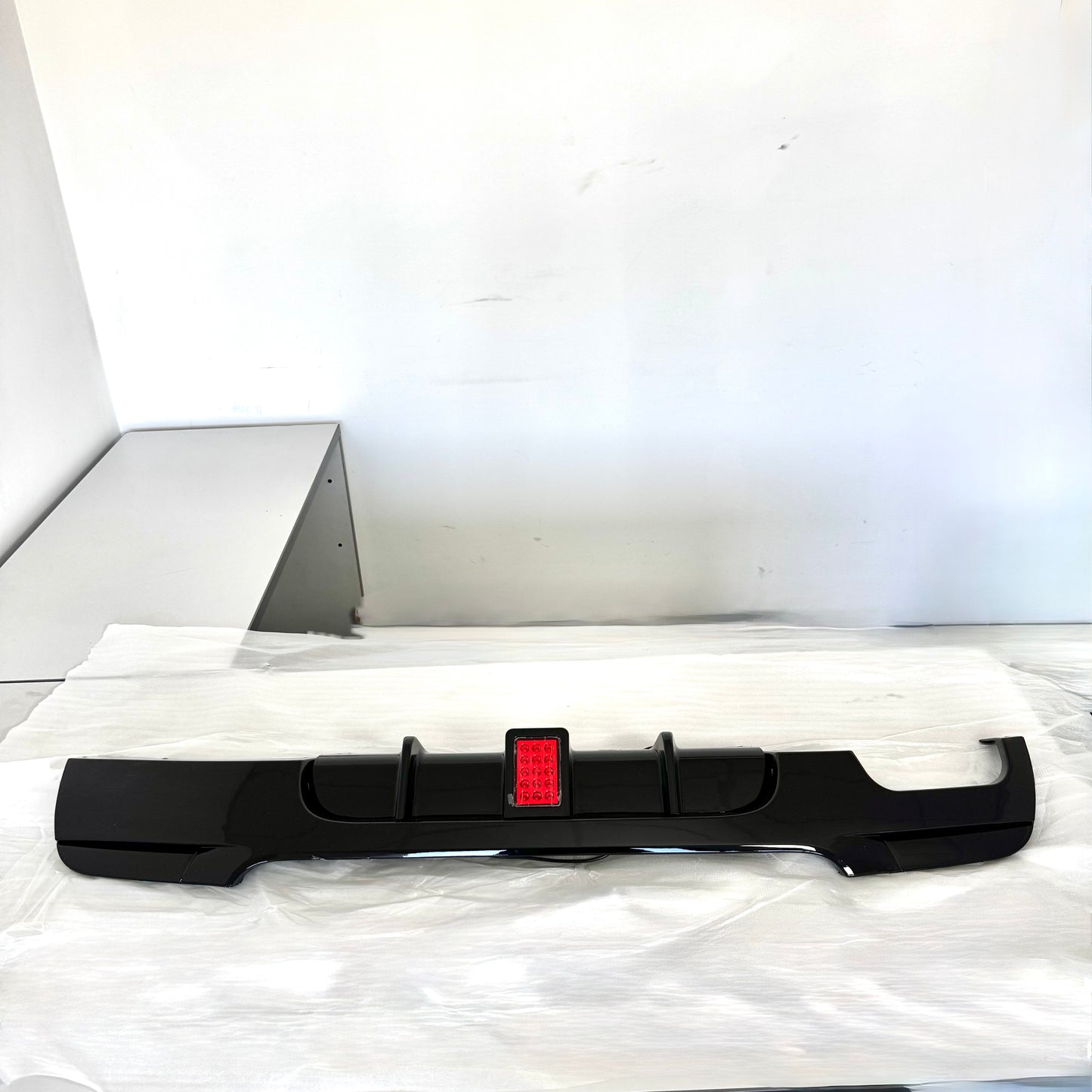 Difusor trasero BMW E90 E92 E93 con luz LED estilo M Performance