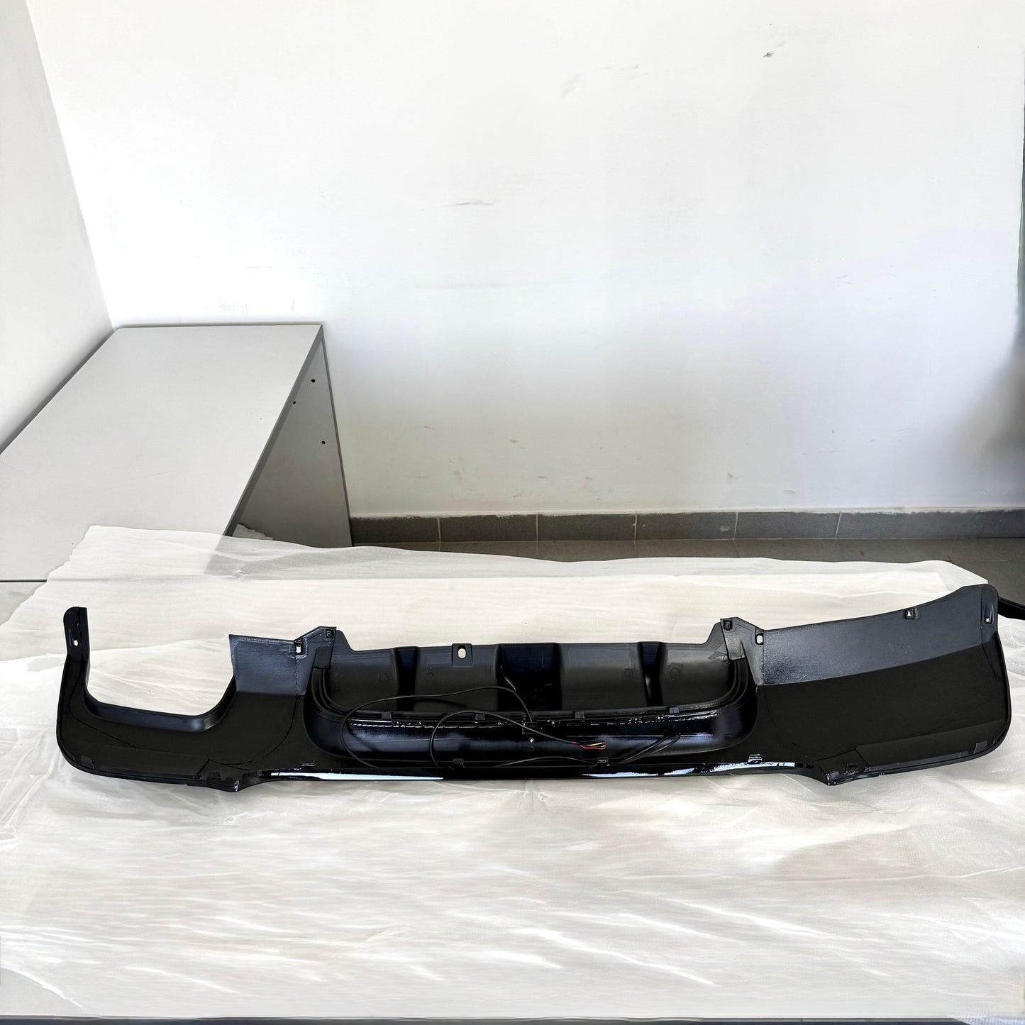Difusor trasero BMW E90 E92 E93 con luz LED estilo M Performance
