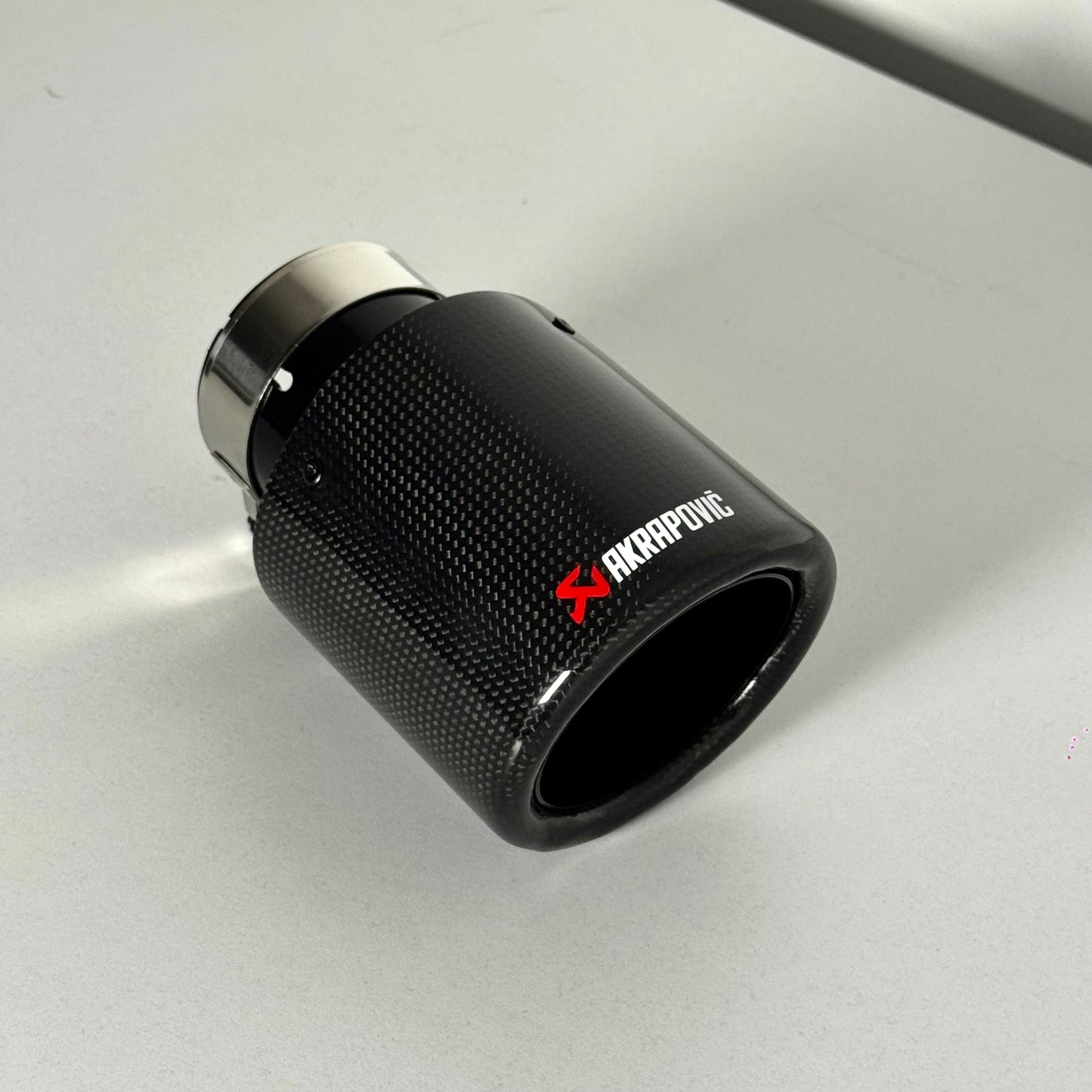 Akrapovič Gloss Pro | Punta de Escape Carbono Brillo con Abrazadera